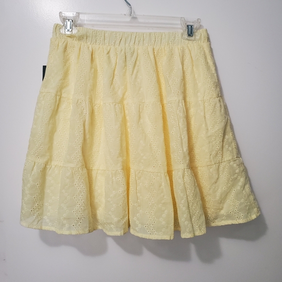 Wild Fable Pale Yellow Eyelet Women's Milkmaid Fairy Tiered Mini Skirt Sz S NWT - Picture 2 of 6